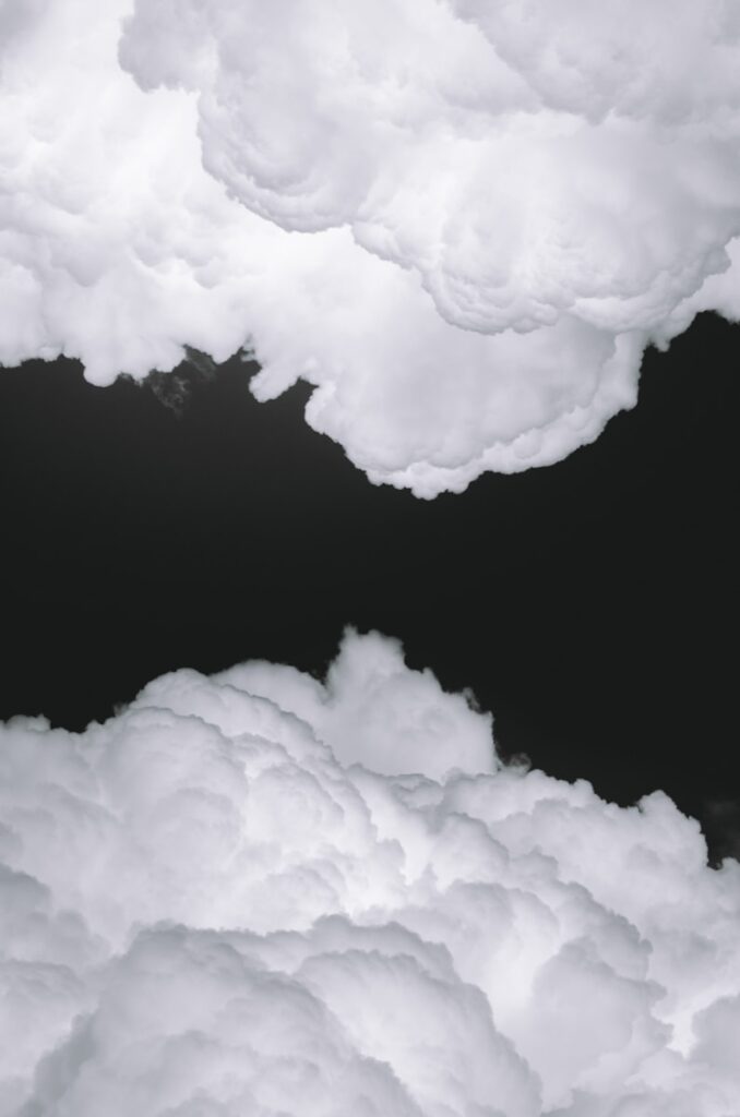 white clouds on black background صورة اسود وابيض