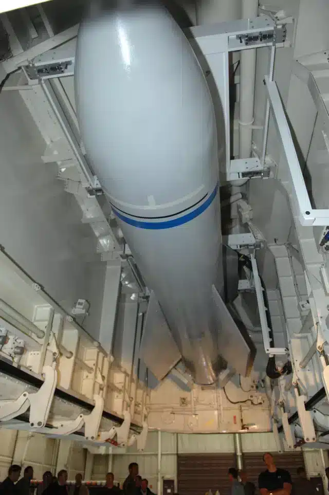 aVlRuT VO صور ومعلومات قنبلة جي بي يو 57 GBU-57A/B