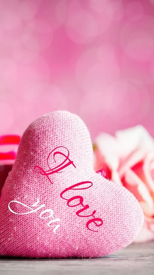 صور قلب حب باللون الزهري ومكتوب عليه i love you 